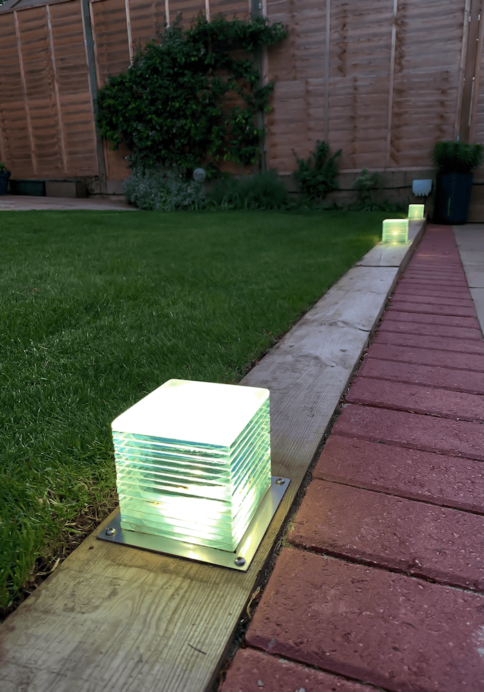 Borne lumineuse d'extérieur à LED CUBE - Adorable Eclairage